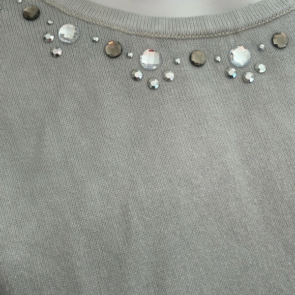 Elegant Gray and Black Women's Top - Picture 3 of 8